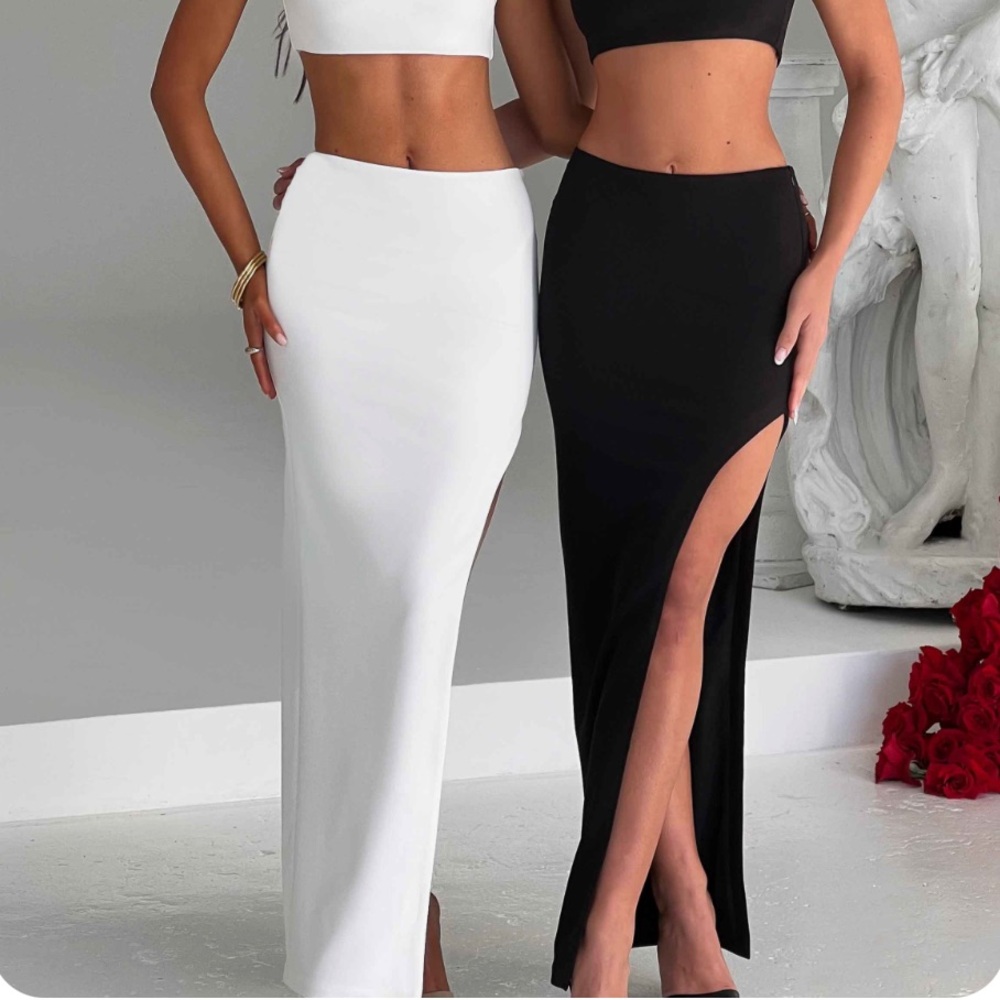 Women's Maxi Skirt - Black and White